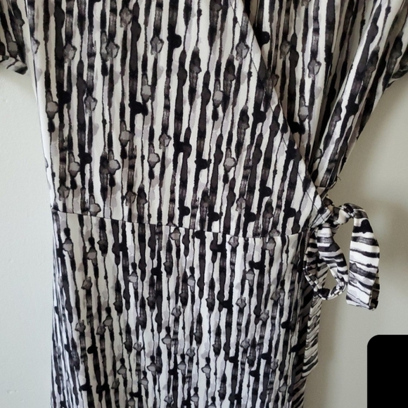 NWOT Halston Wrap Around Dress M - Picture 4 of 4